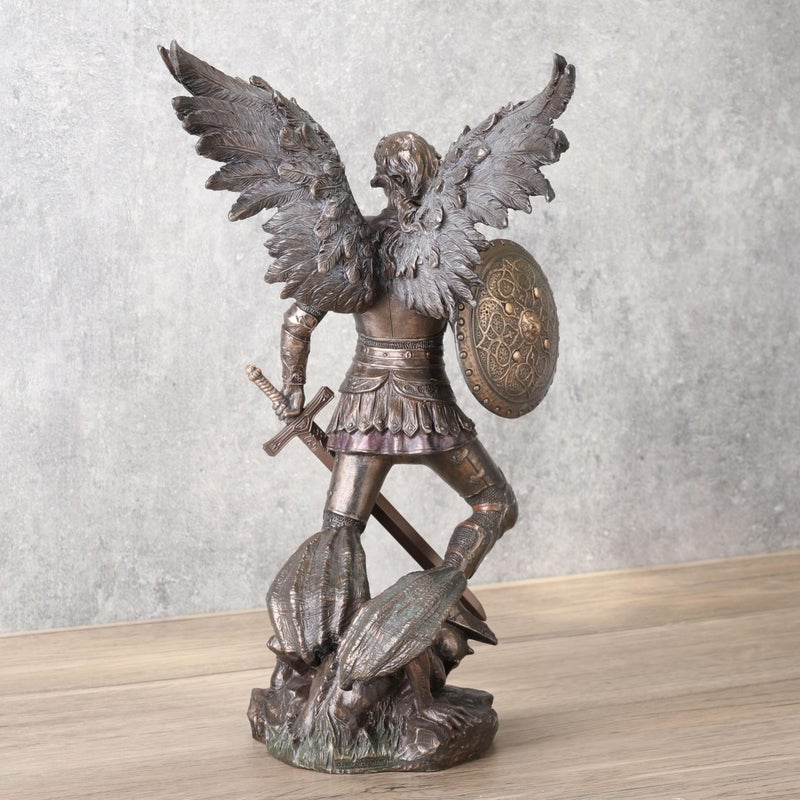 UNICORN تمثال سانت ميخائيل بارتفاع 12.75 بوصة واقف على شيطان مع سيف ودرع - Image 4